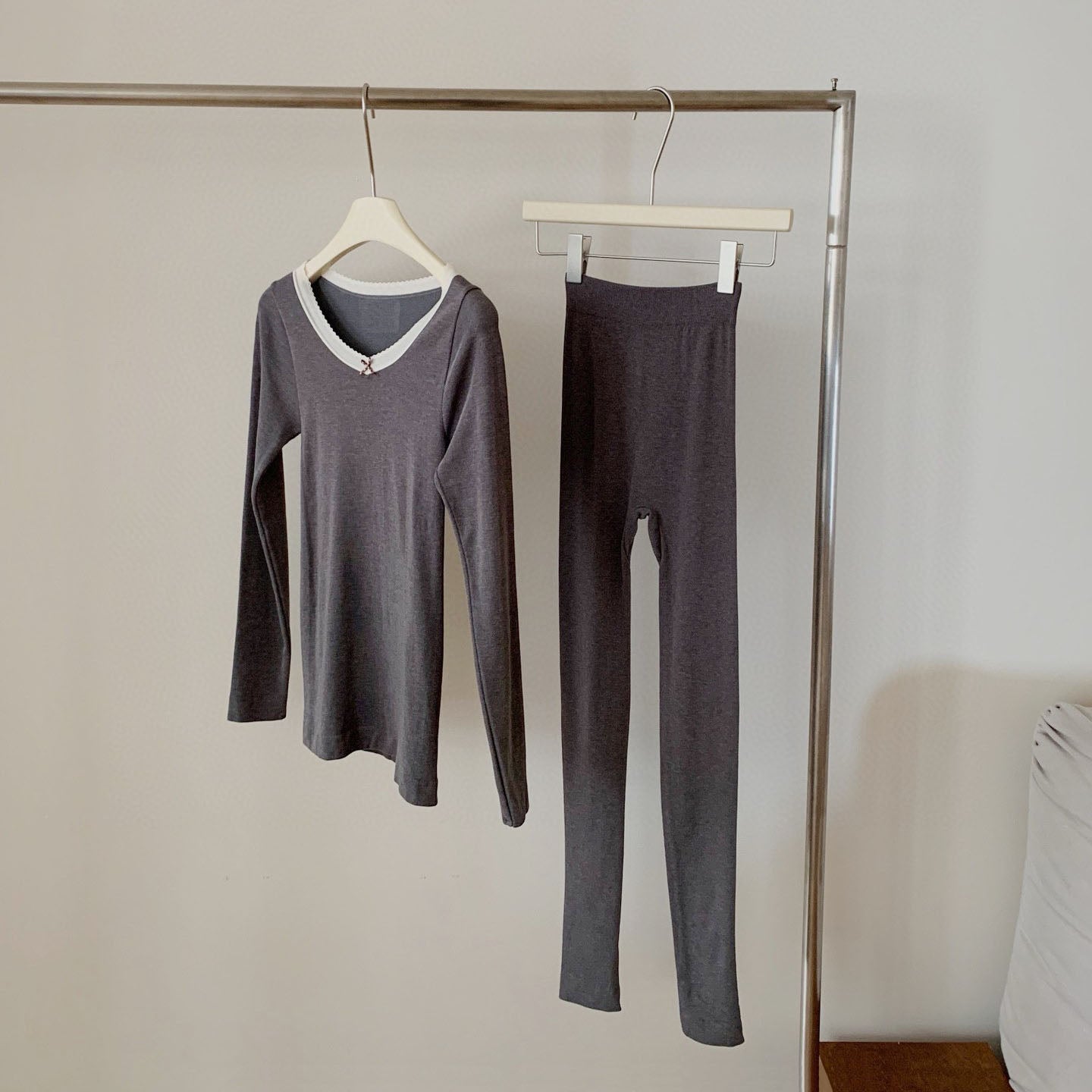 🆕新品上架💖【梨花瑪雅】🐏綿羊毛輕盈舒適V領合身發熱套裝(6色)