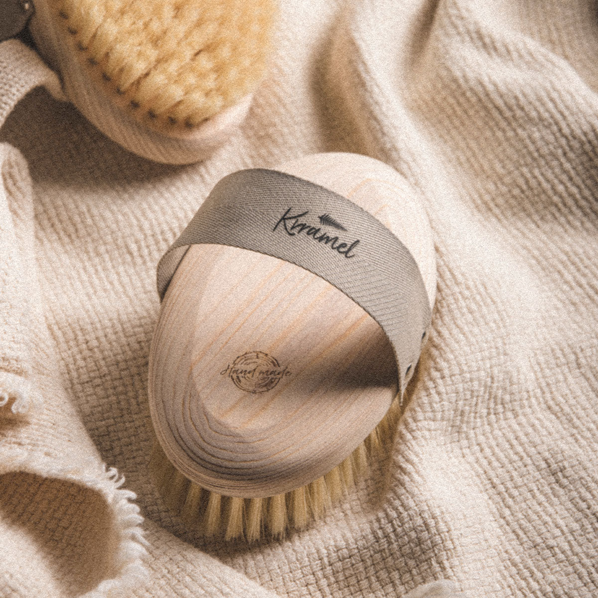 美國 Krramel檜木香氛猪鬃消除水腫美膚美體脂肪刷去橘皮去角質乾刷 (乾濕兩用)  (現貨+預購)