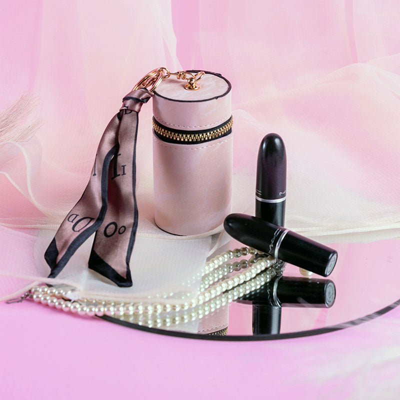 🆕新品上架【梨花瑪雅】渲染皮質緞帶復古可愛口紅零錢包,附鑰匙圈,可掛在包包上喔 !!(3色可選)💕情人禮物,生日,閨蜜禮物禮物