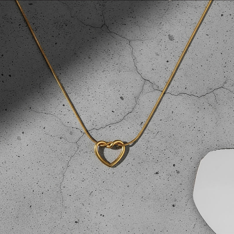 新品上架【梨花瑪雅】愛的輪廓💖鈦鋼愛心鎖骨細項鍊(2色)