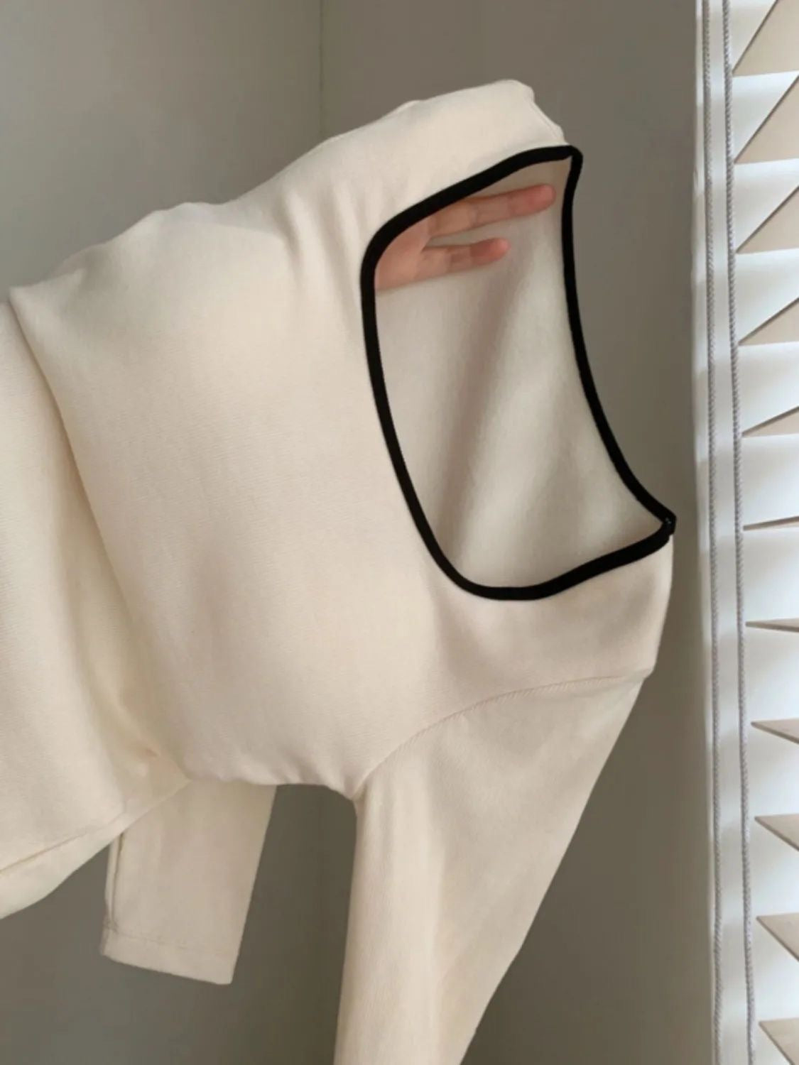 🆕新品上架💖【梨花瑪雅】🔥小眾高級附胸墊小香風撞色保暖方領上衣(4色)