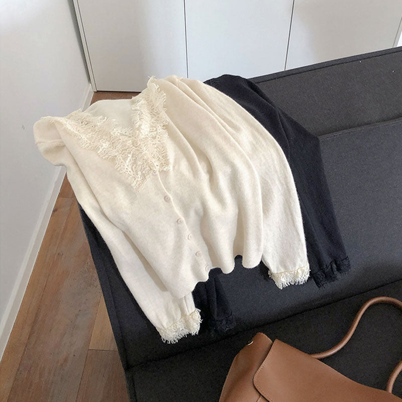 🆕新品上架💖【梨花瑪雅】☕優雅V領睫毛蕾絲細節美感針織罩衫上衣(2色)