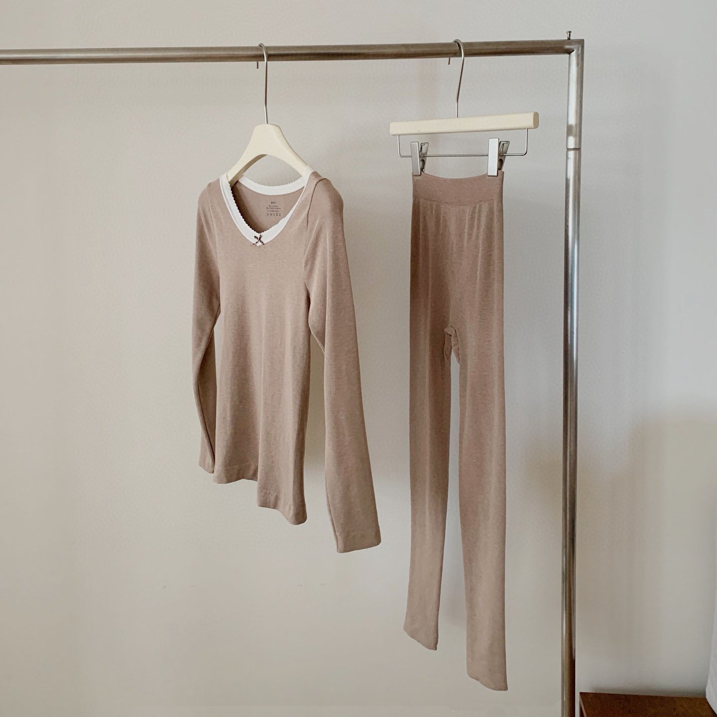 🆕新品上架💖【梨花瑪雅】🐏綿羊毛輕盈舒適V領合身發熱套裝(6色)