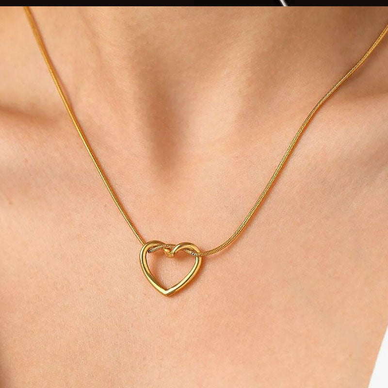 新品上架【梨花瑪雅】愛的輪廓💖鈦鋼愛心鎖骨細項鍊(2色)