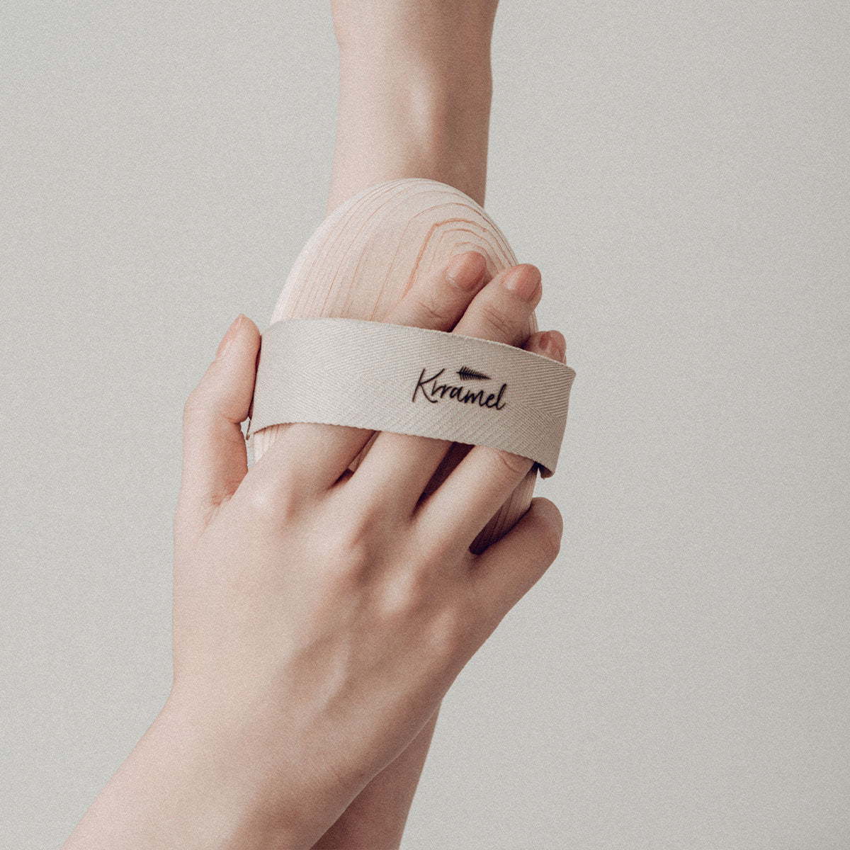 美國 Krramel檜木香氛猪鬃消除水腫美膚美體脂肪刷去橘皮去角質乾刷 (乾濕兩用)  (現貨+預購)