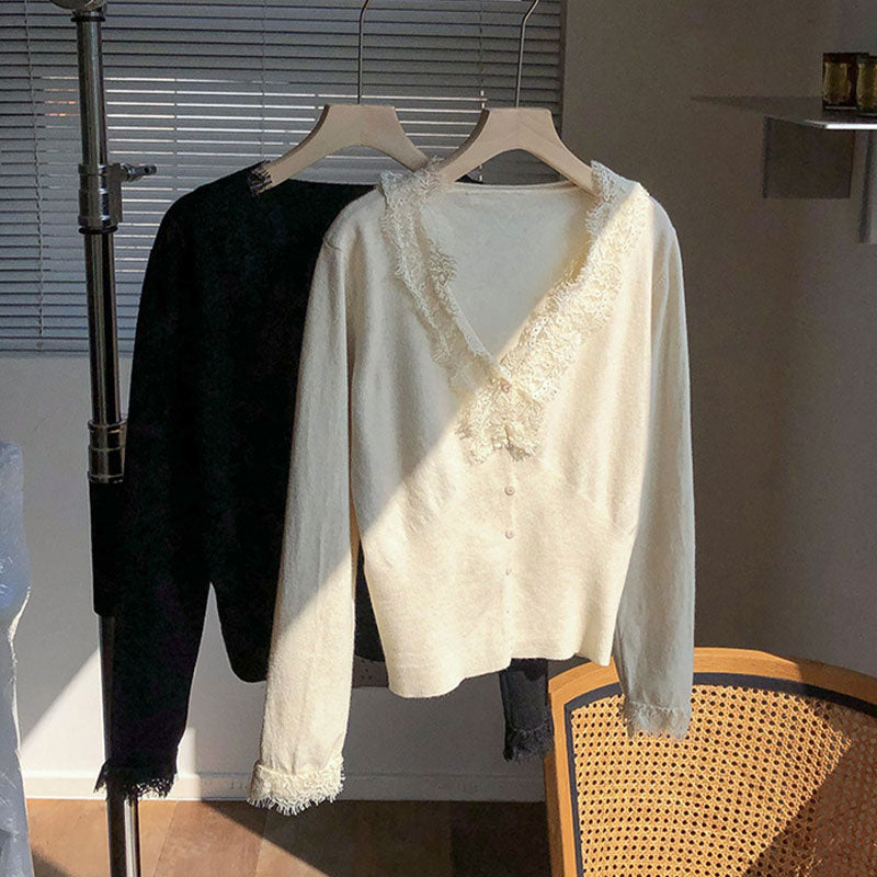 🆕新品上架💖【梨花瑪雅】☕優雅V領睫毛蕾絲細節美感針織罩衫上衣(2色)