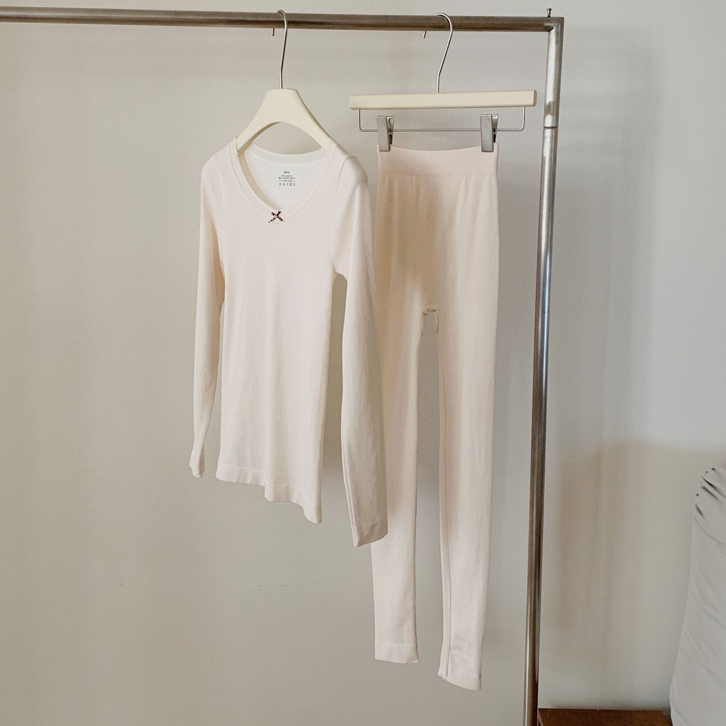 🆕新品上架💖【梨花瑪雅】🐏綿羊毛輕盈舒適V領合身發熱套裝(6色)