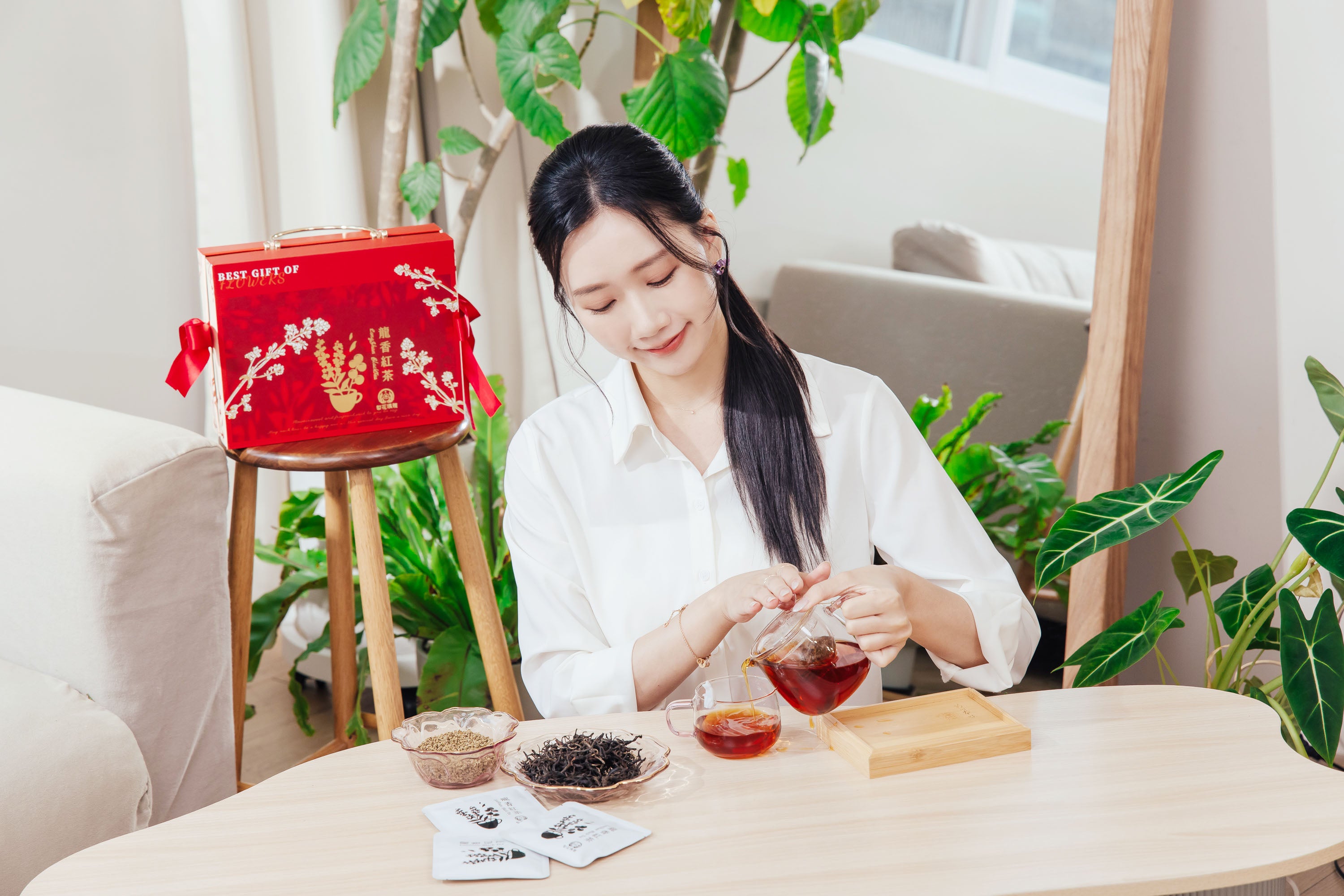 🏆獨家販售【梨花瑪雅】 安心茶認證🤞來自南投純淨山水的百年紅茶園搭配珍稀龍眼花的龍香紅茶禮盒