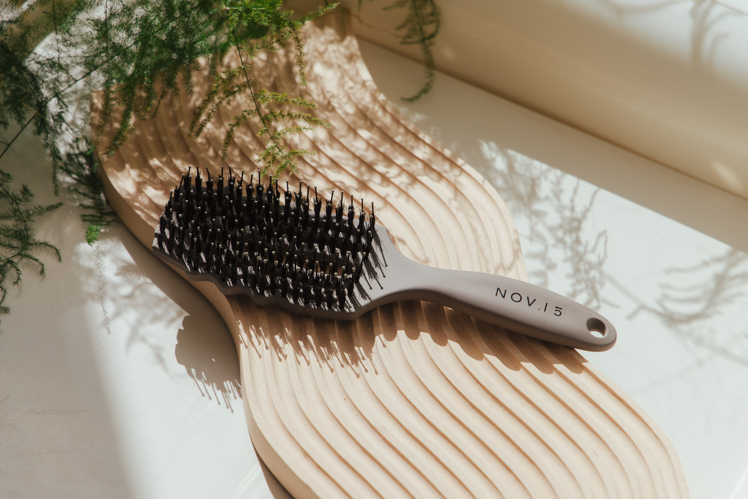 NOV.15 滑順抗打結柔彈豬鬃毛蓬鬆高顱頂造型梳(獨家販售)