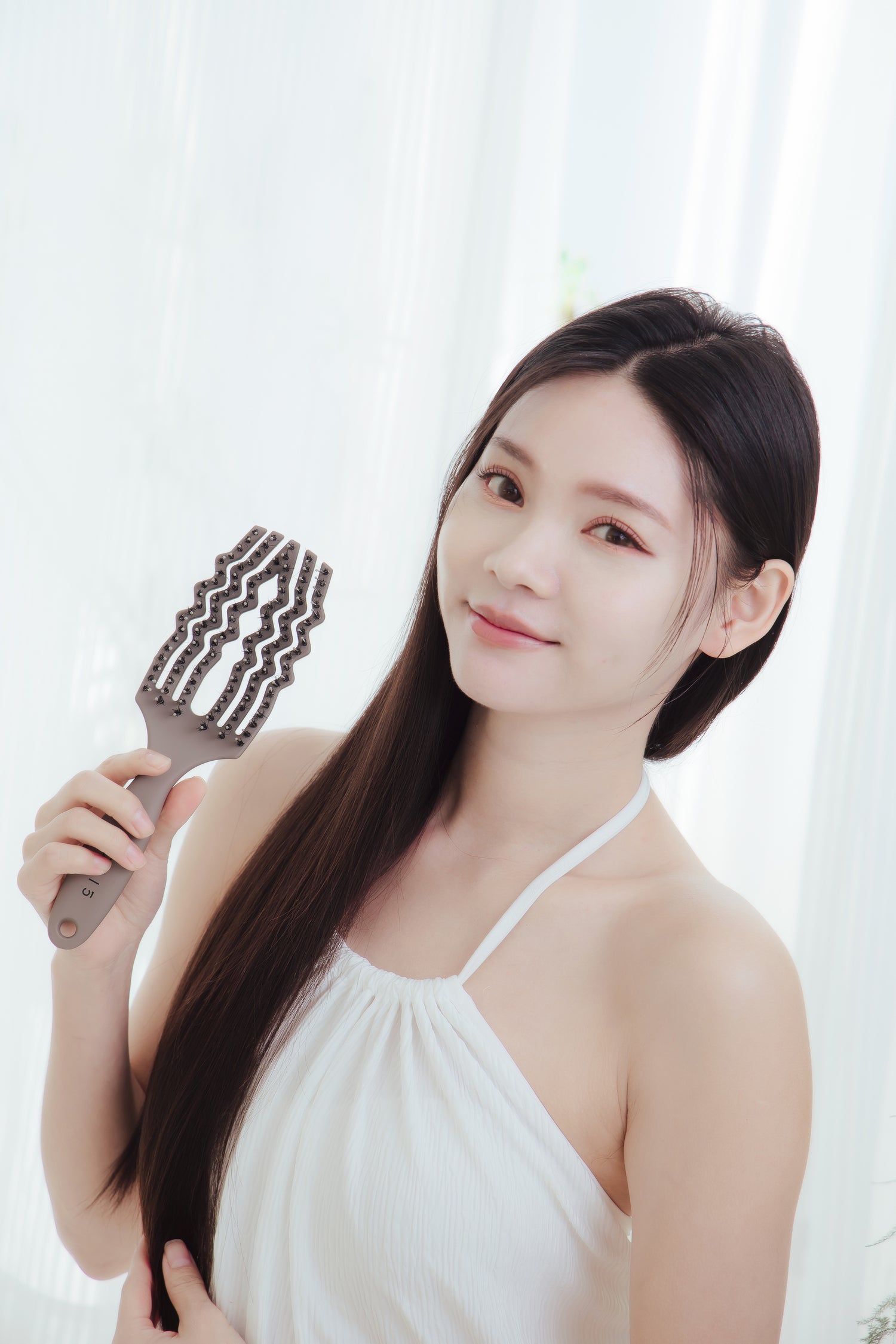 NOV.15 滑順抗打結柔彈豬鬃毛蓬鬆高顱頂造型梳(獨家販售)