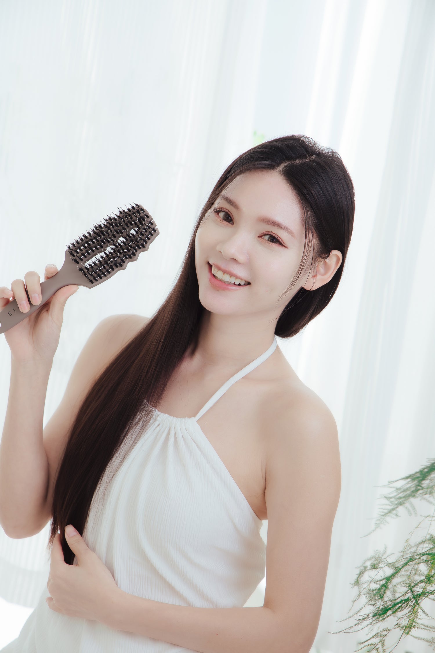 NOV.15 滑順抗打結柔彈豬鬃毛蓬鬆高顱頂造型梳(獨家販售)