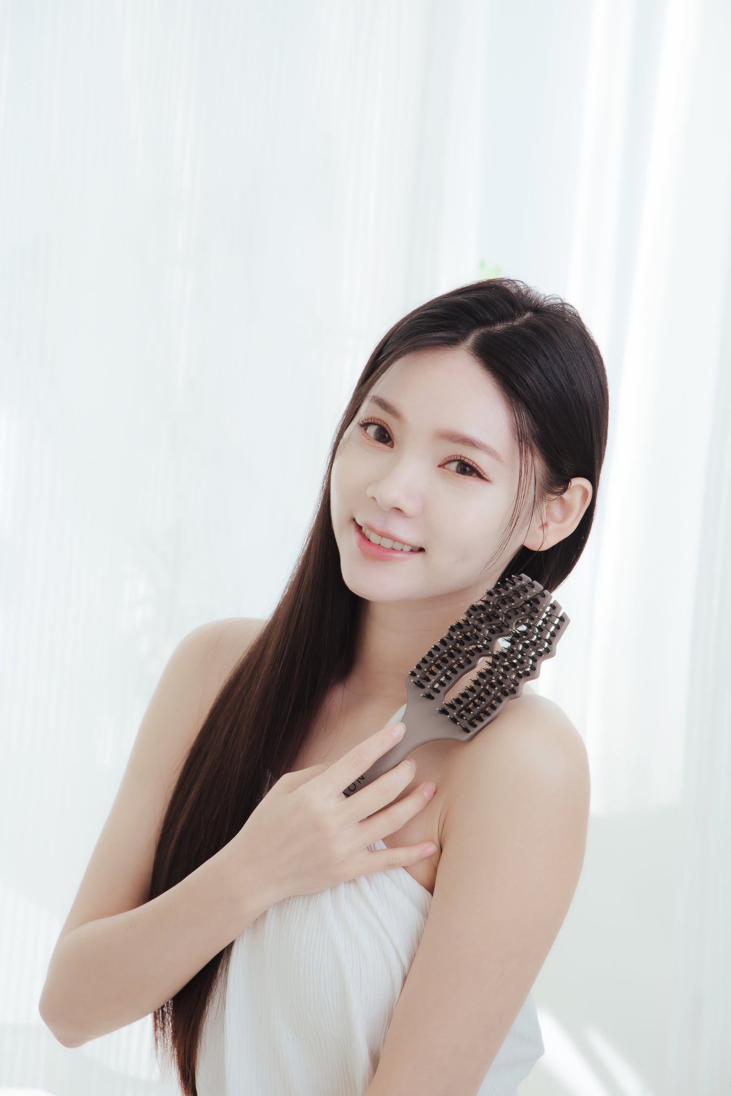 NOV.15 滑順抗打結柔彈豬鬃毛蓬鬆高顱頂造型梳(獨家販售)