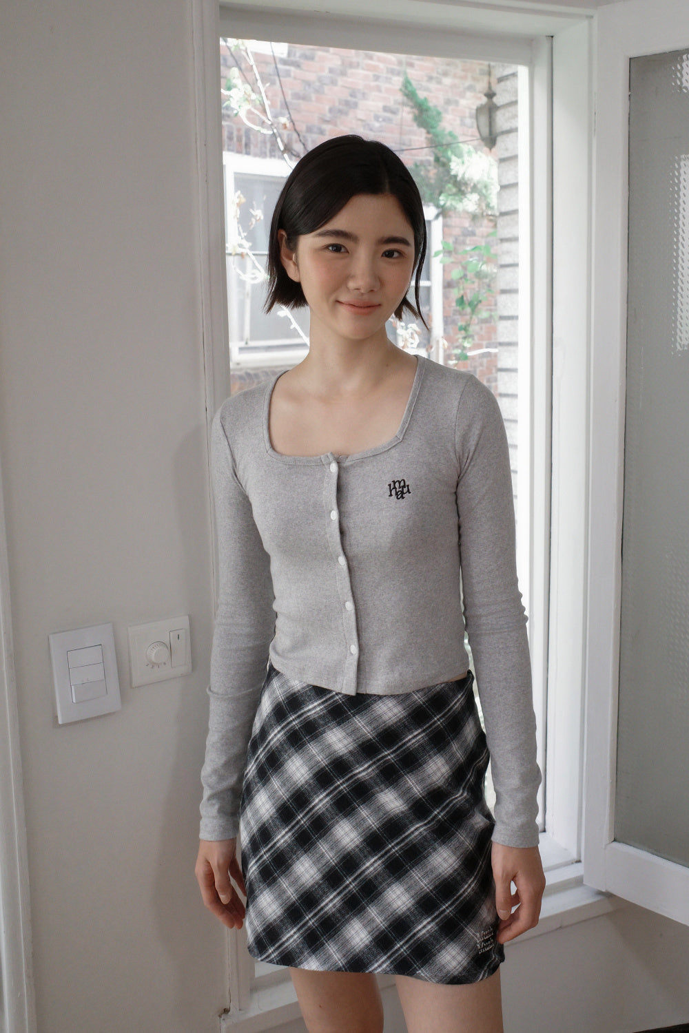 💖韓國 muahmuah 秋款新品💖方領修身短款刺繡LOGO開襟衫(現貨+預購)