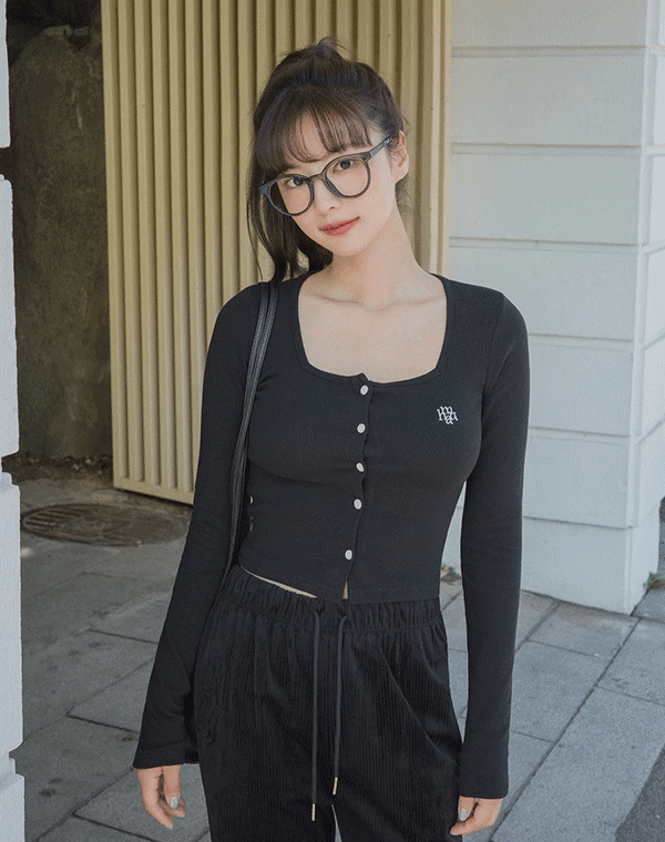 💖韓國 muahmuah 秋款新品💖方領修身短款刺繡LOGO開襟衫(現貨+預購)