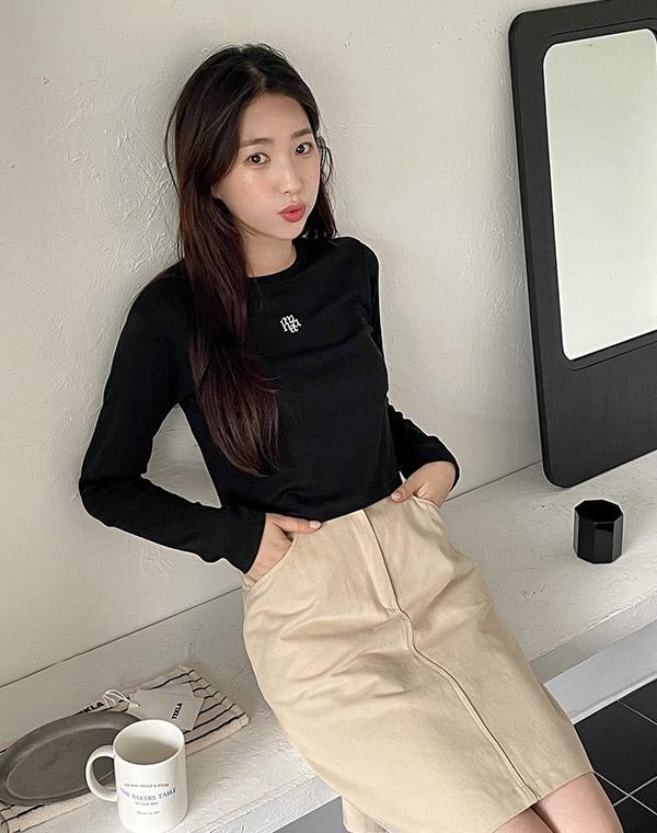 muahmuah 자수 로고 숏핏 얇은 긴팔 티셔츠