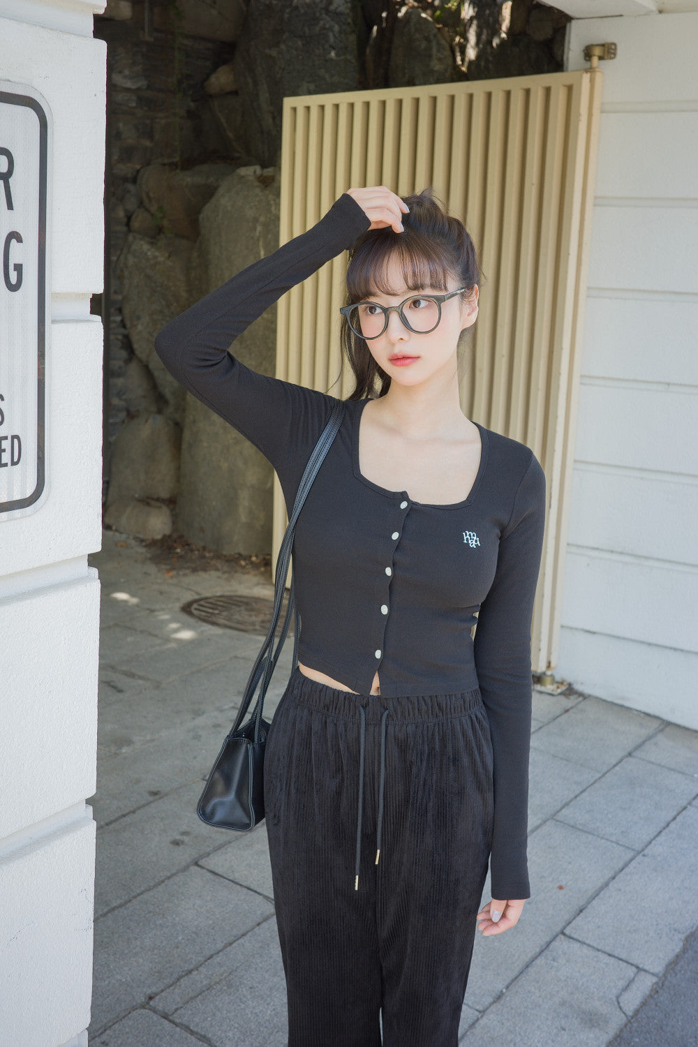 💖韓國 muahmuah 秋款新品💖方領修身短款刺繡LOGO開襟衫(現貨+預購)