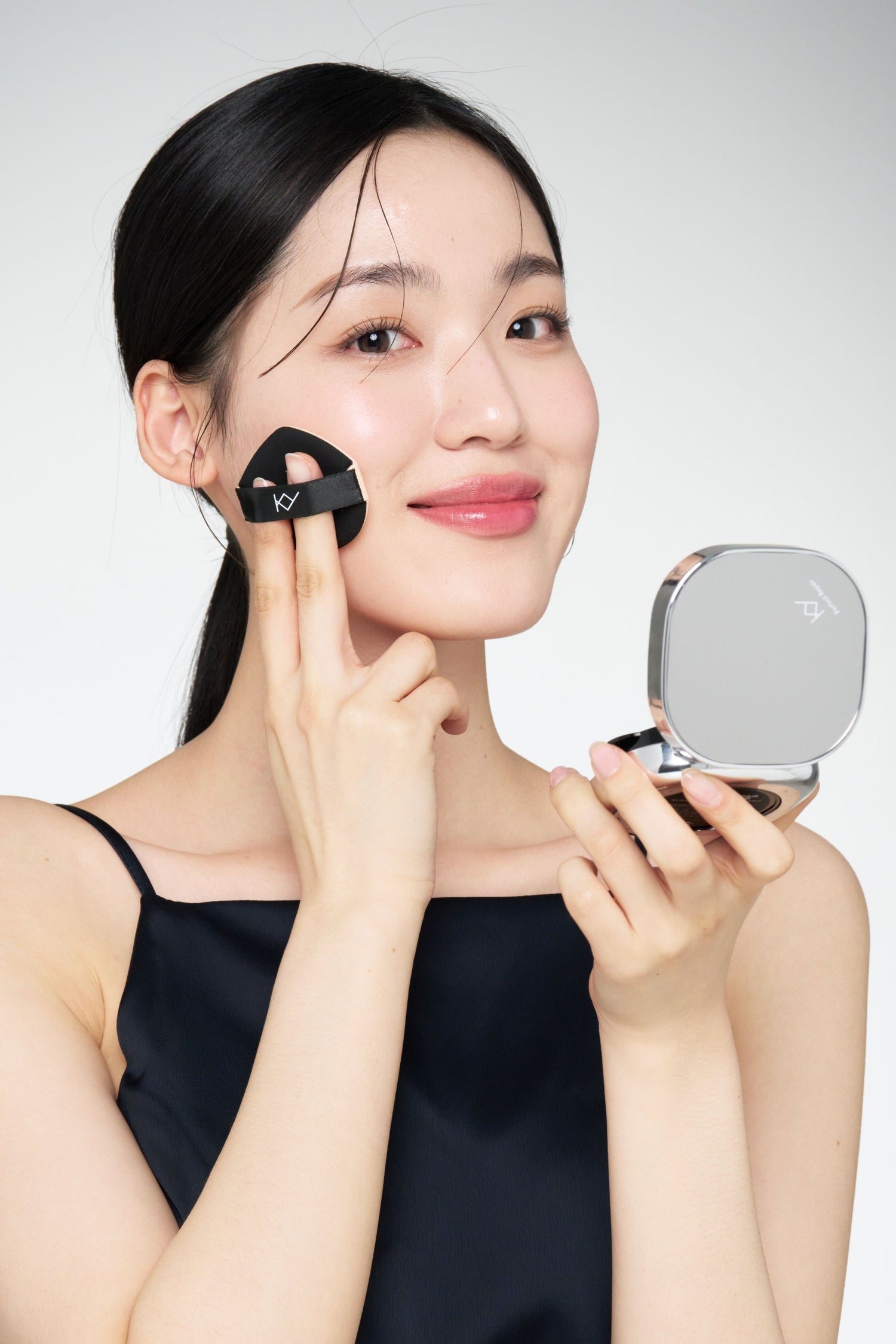 最新企劃江南清潭洞GD造型室採訪 韓國KY無瑕粹亮清潤氣墊N12大X1 MINI氣墊X1PONY及藝人彩妝師私心推薦KY精萃亮折光潤顏防曬乳X2