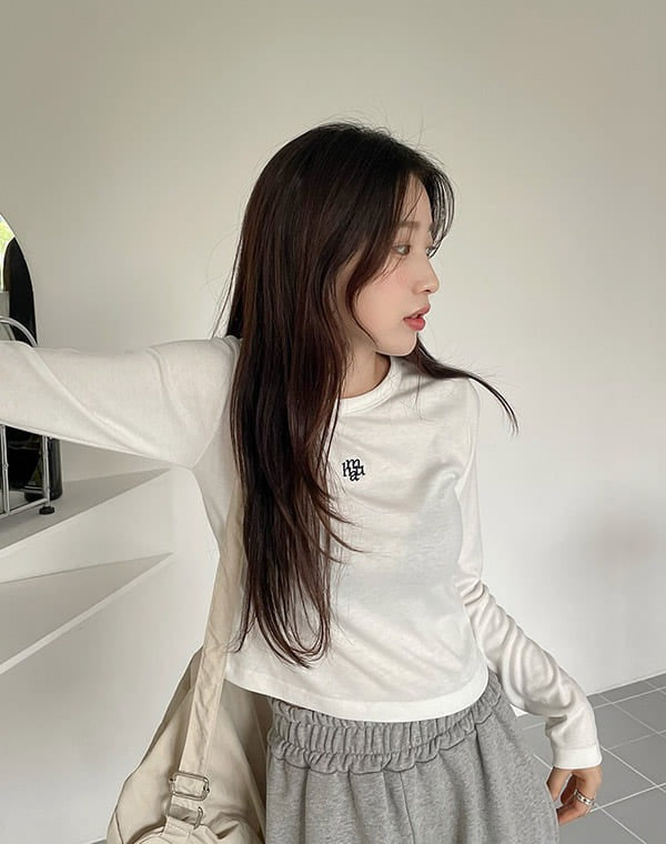 muahmuah 자수 로고 숏핏 얇은 긴팔 티셔츠