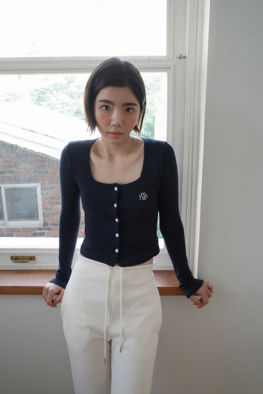 💖韓國 muahmuah 秋款新品💖方領修身短款刺繡LOGO開襟衫(現貨+預購)