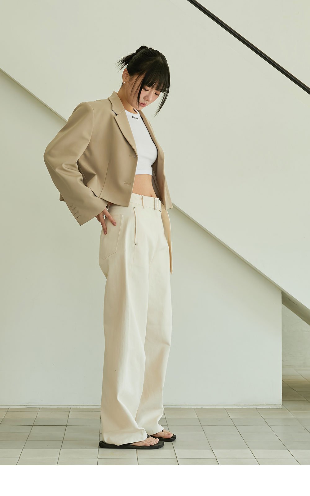 韓國 ACOVER   設計鉚釘腰帶挺感休閒牛仔褲 (現貨+預購)