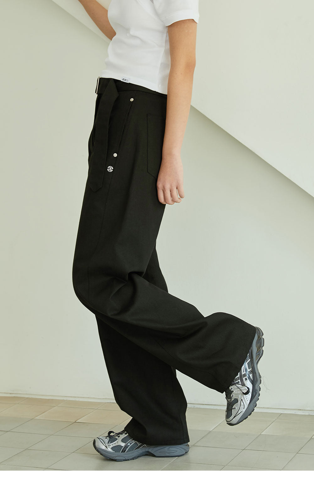 韓國 ACOVER   設計鉚釘腰帶挺感休閒牛仔褲 (現貨+預購)