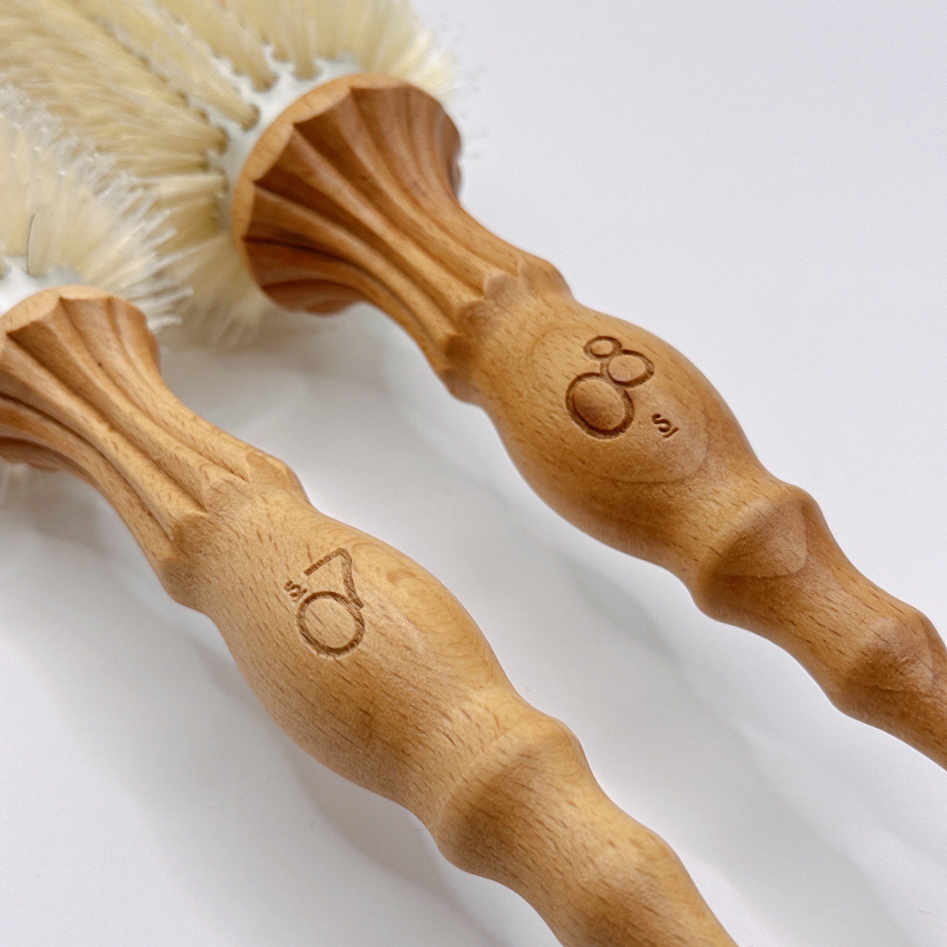 韓國KY新品上架💕獨家韓星造型室專用熱導豬鬃毛造型圓梳子 (07/08 尺寸)限量販售