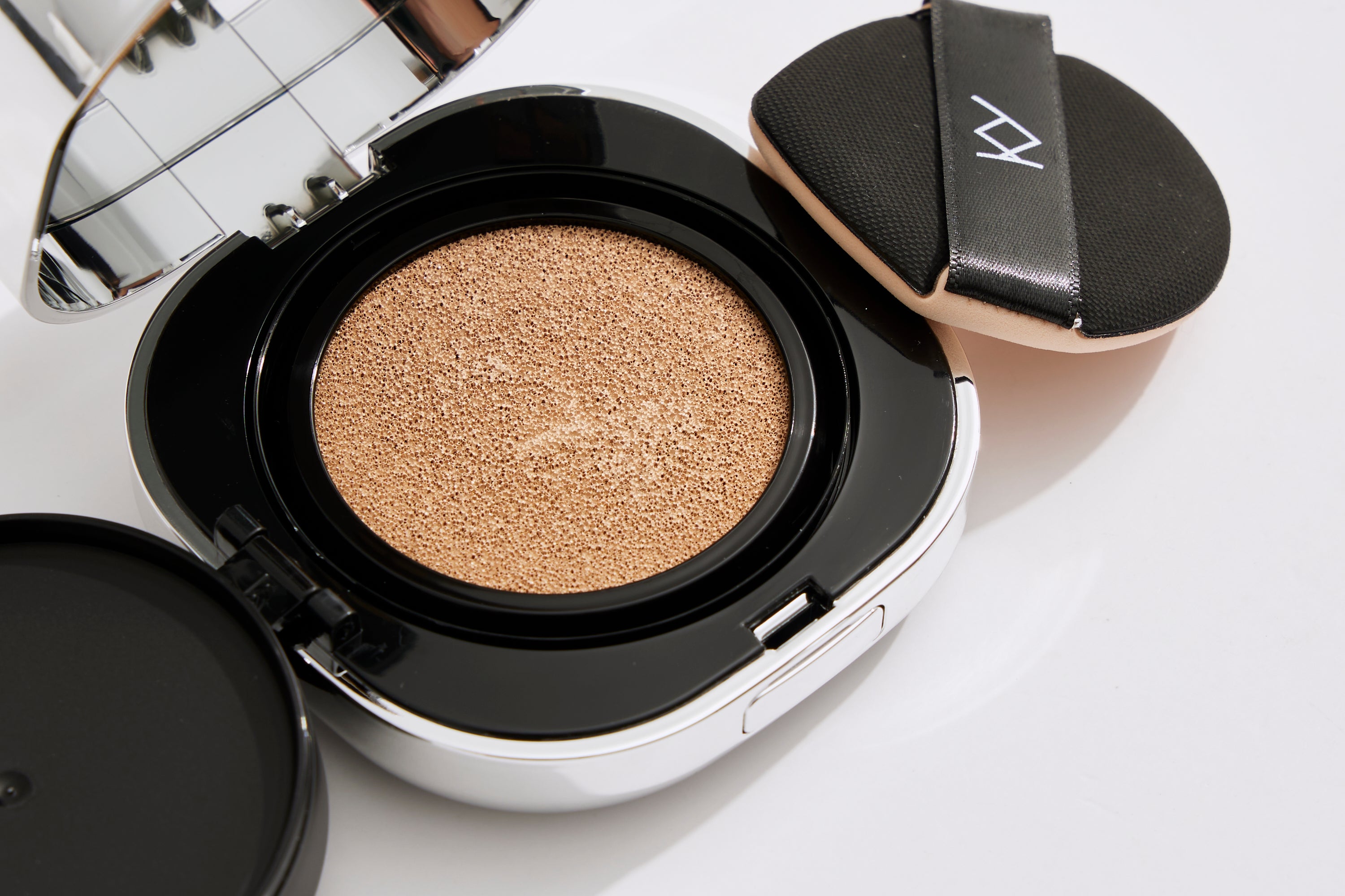 針對亞洲氣候肌膚研發持妝同時保養✨韓國KY無瑕淬亮輕潤氣墊N12 (一盒+二蕊)