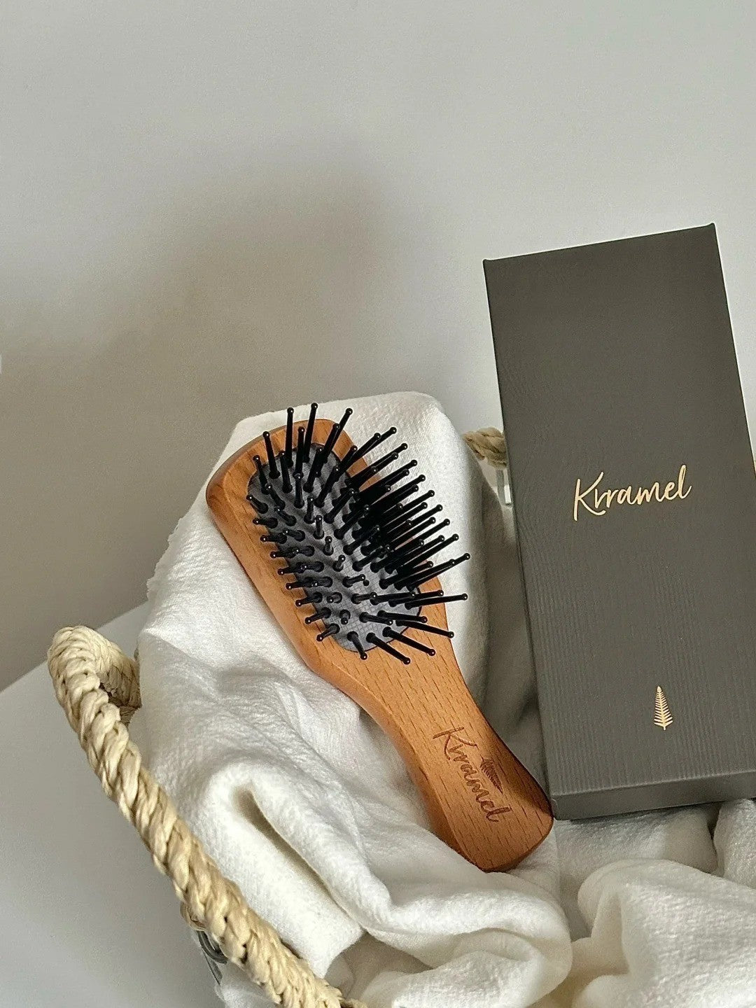 美國 Krramel 櫸木迷你防靜電梳適合兒童外出方便 (現貨+預購)