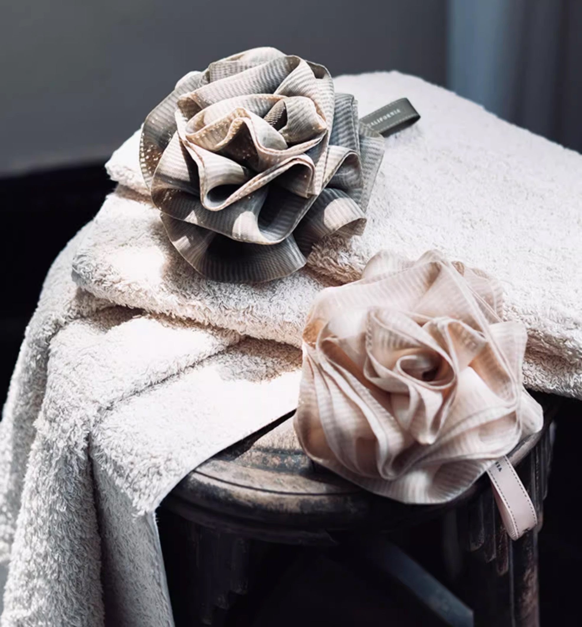 美國 Krramel 玫瑰雙色玫瑰泡澡高檔浴球 (現貨+預購)