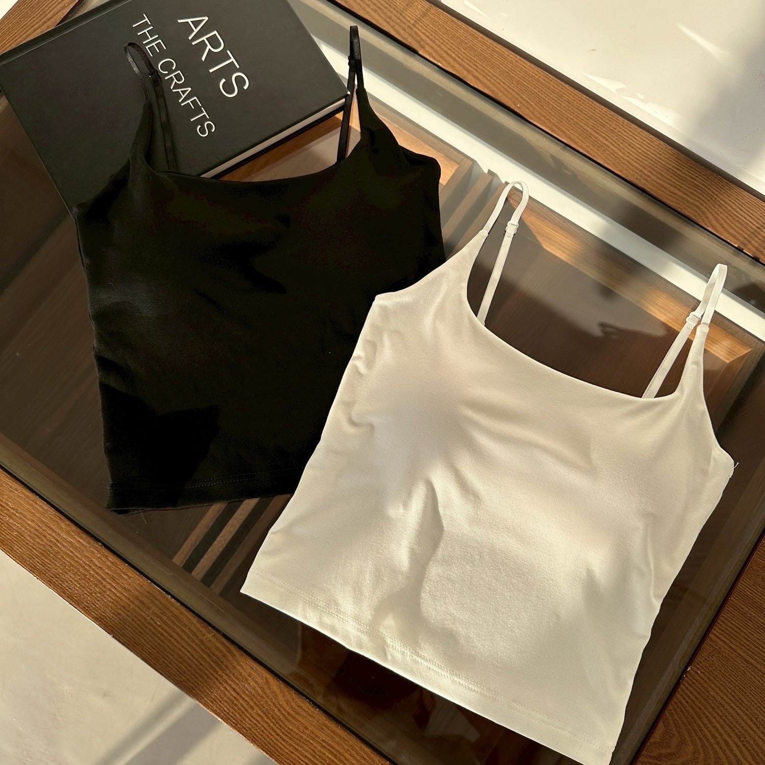 新品上架💖經典百搭超舒適莫代爾細肩帶完美包覆胸墊小可愛背心(肩帶可調)