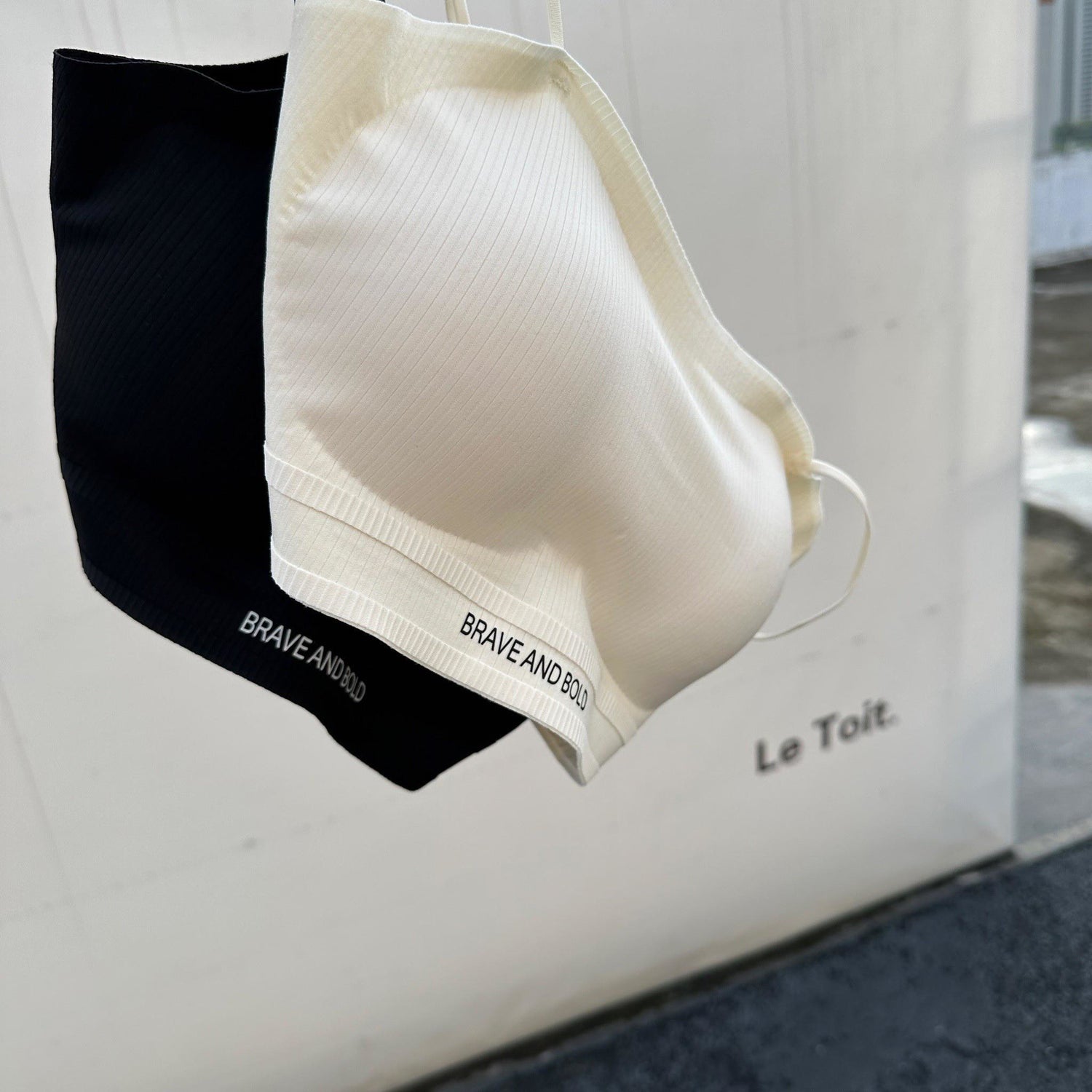 新品上架💖 夏日新款 百搭超薄無感英文字母附胸墊細肩帶小可愛