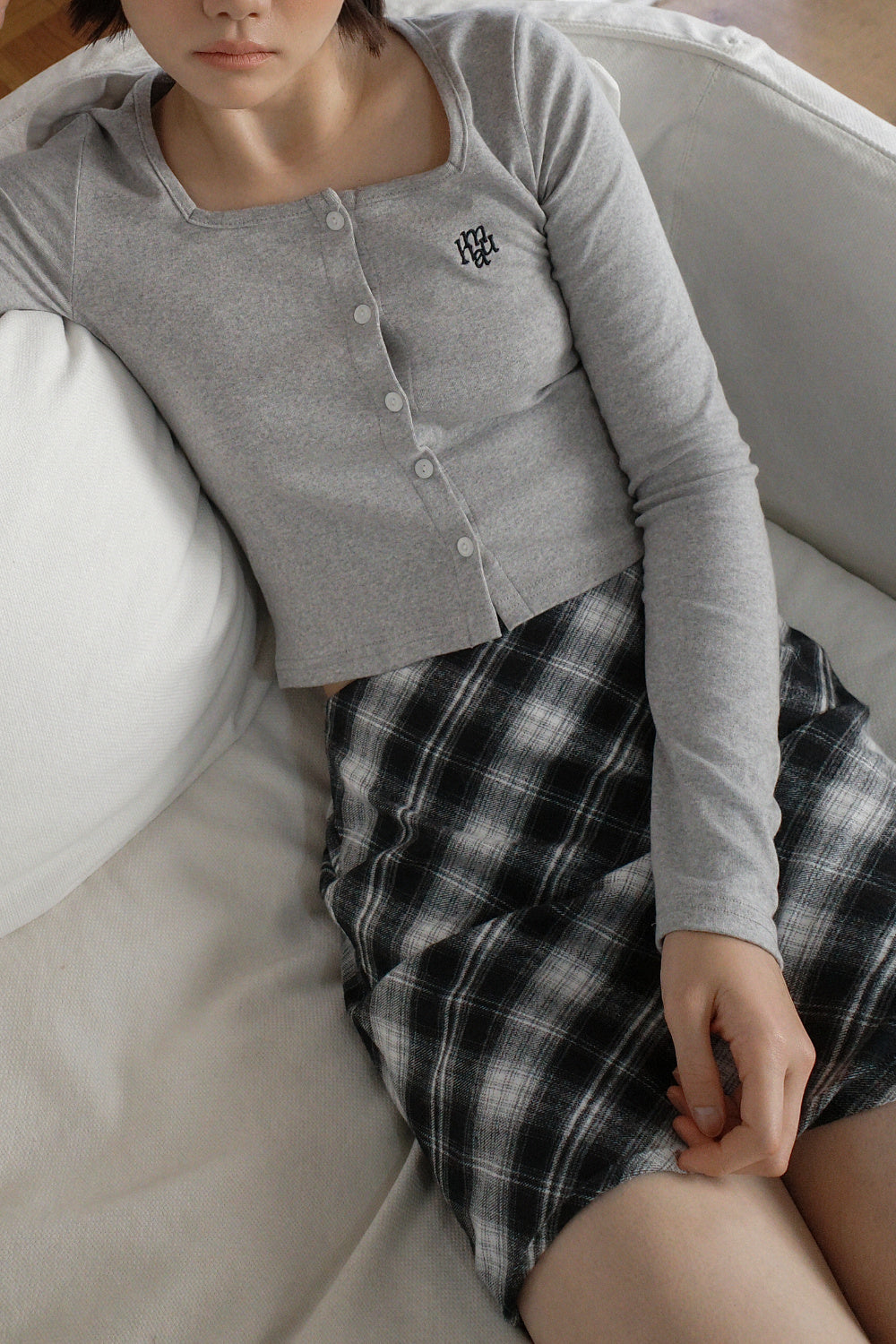 💖韓國 muahmuah 秋款新品💖方領修身短款刺繡LOGO開襟衫(現貨+預購)