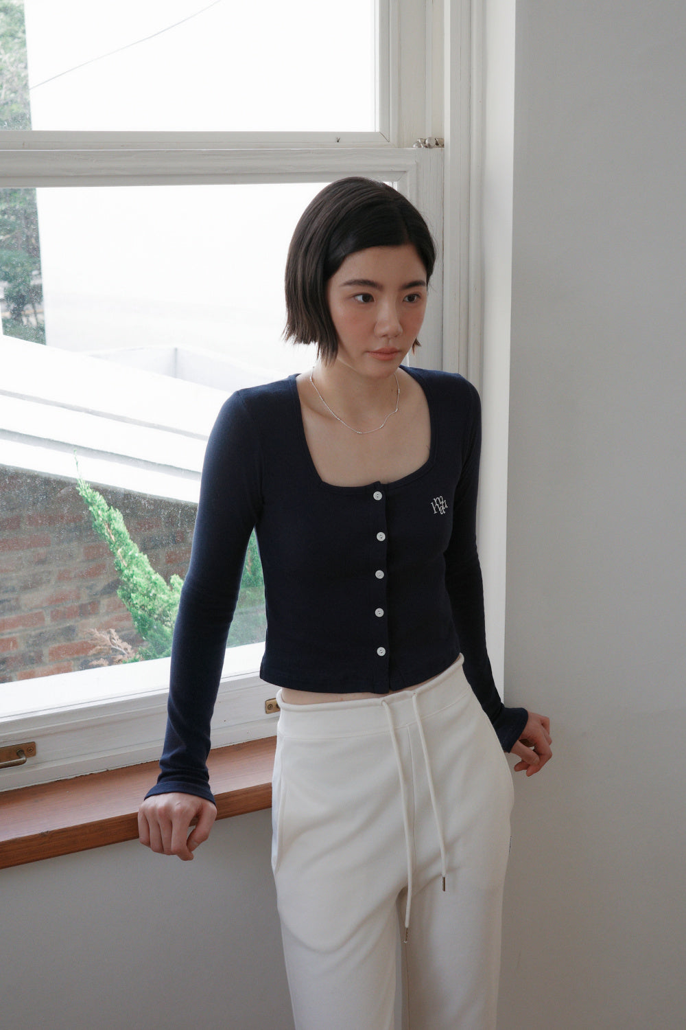 💖韓國 muahmuah 秋款新品💖方領修身短款刺繡LOGO開襟衫(現貨+預購)