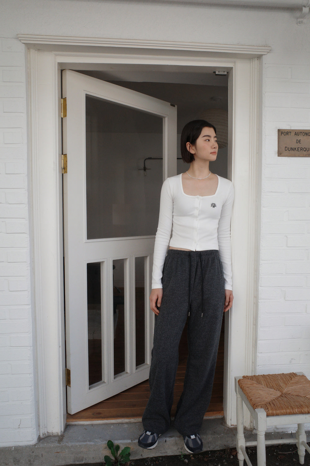 💖韓國 muahmuah 秋款新品💖方領修身短款刺繡LOGO開襟衫(現貨+預購)