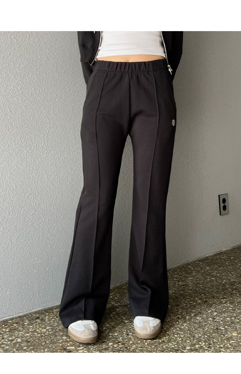 韓國 muahmuah  {SET} 修身款版型 帽子拉鍊外套褲子 套裝  (現貨+預購)