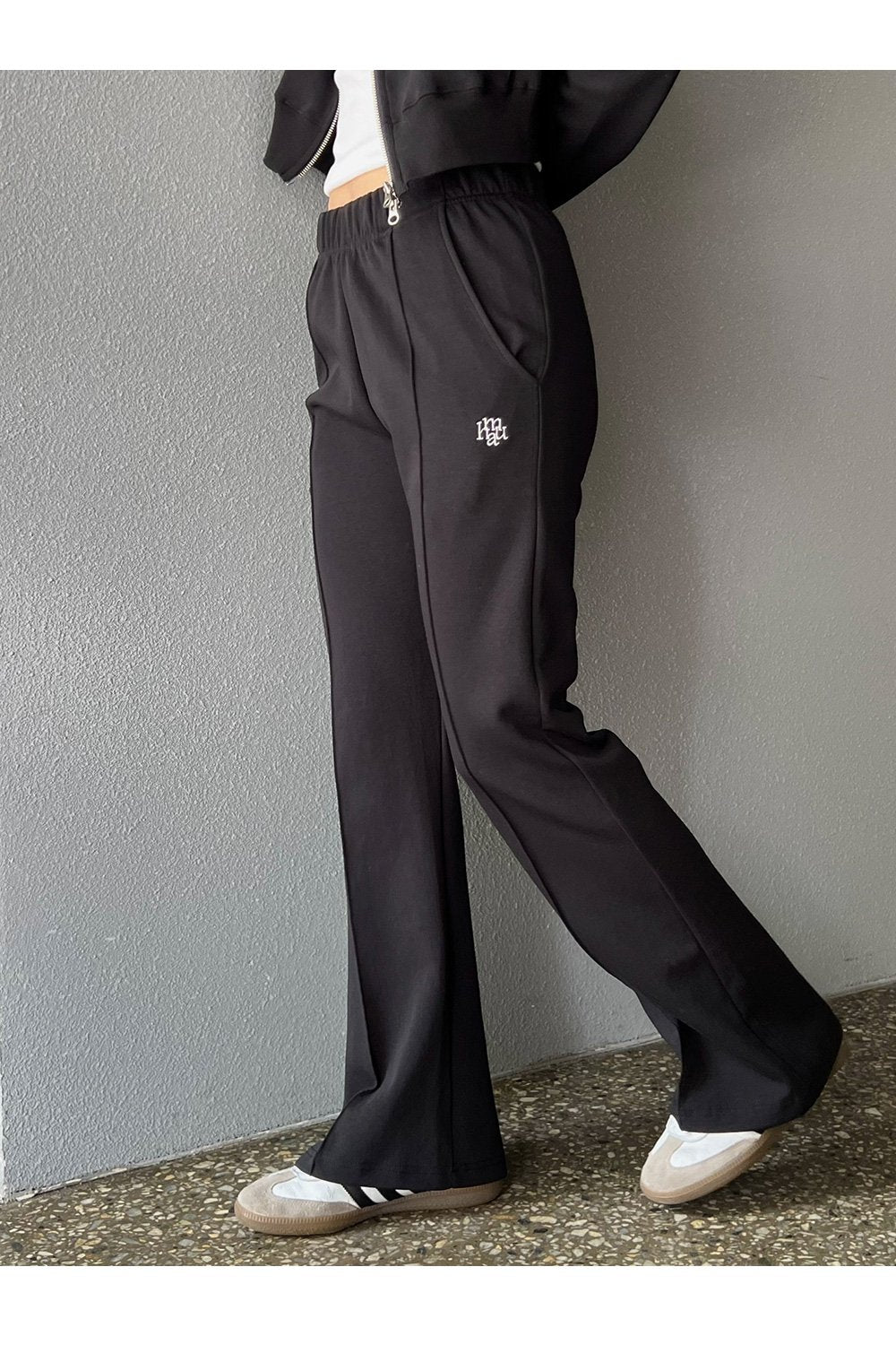 韓國 muahmuah  {SET} 修身款版型 帽子拉鍊外套褲子 套裝  (現貨+預購)