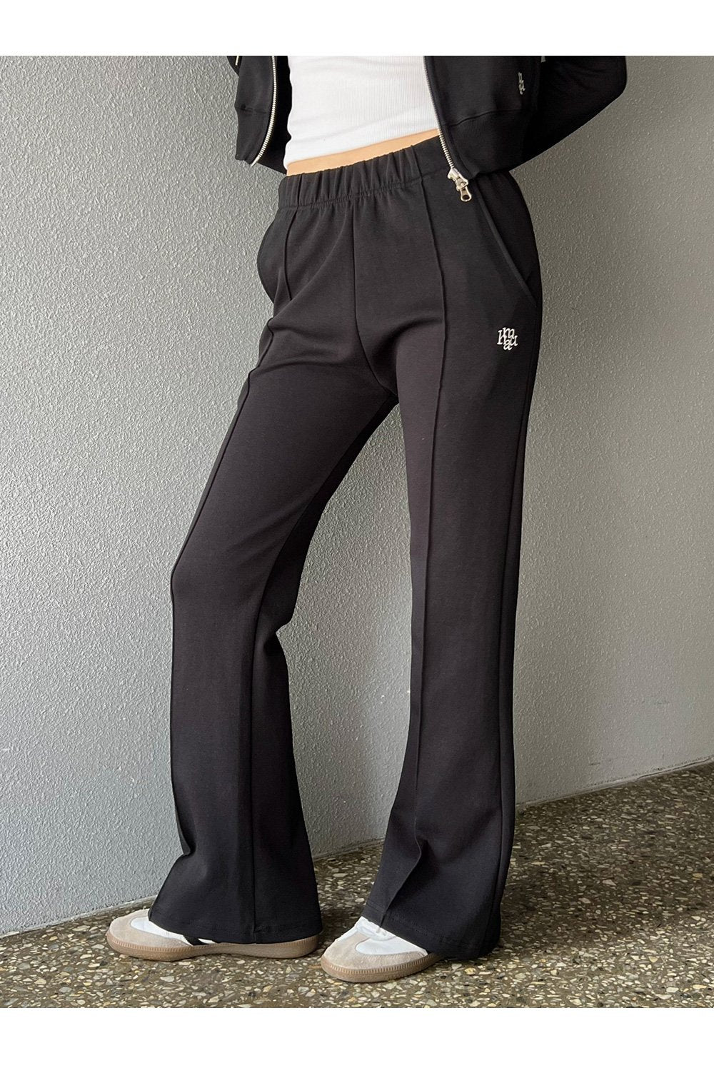 韓國 muahmuah 刺繡LOGO 線條修身棉質小喇叭褲  (現貨+預購)