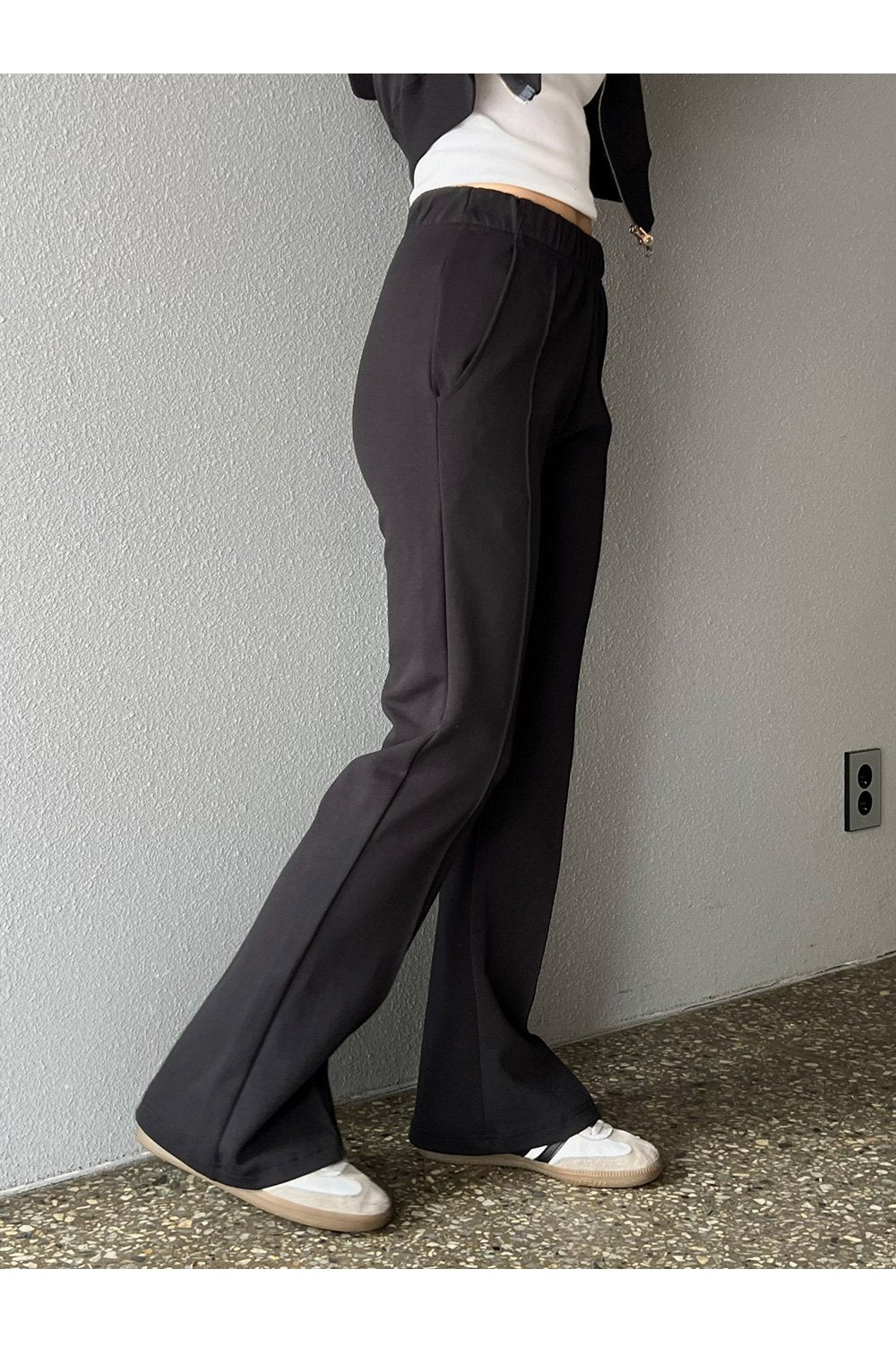 韓國 muahmuah 刺繡LOGO 線條修身棉質小喇叭褲  (現貨+預購)