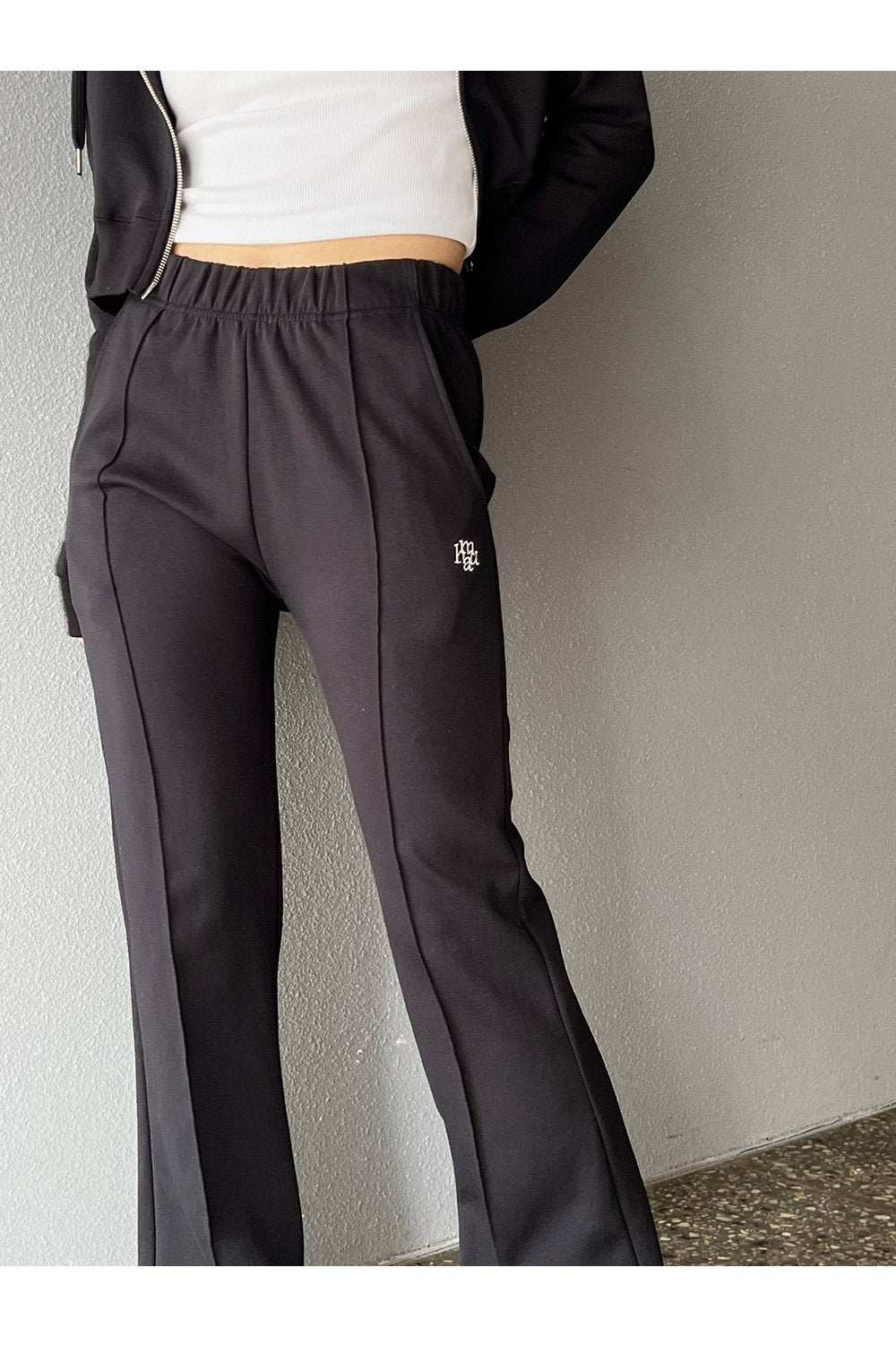 韓國 muahmuah 刺繡LOGO 線條修身棉質小喇叭褲  (現貨+預購)