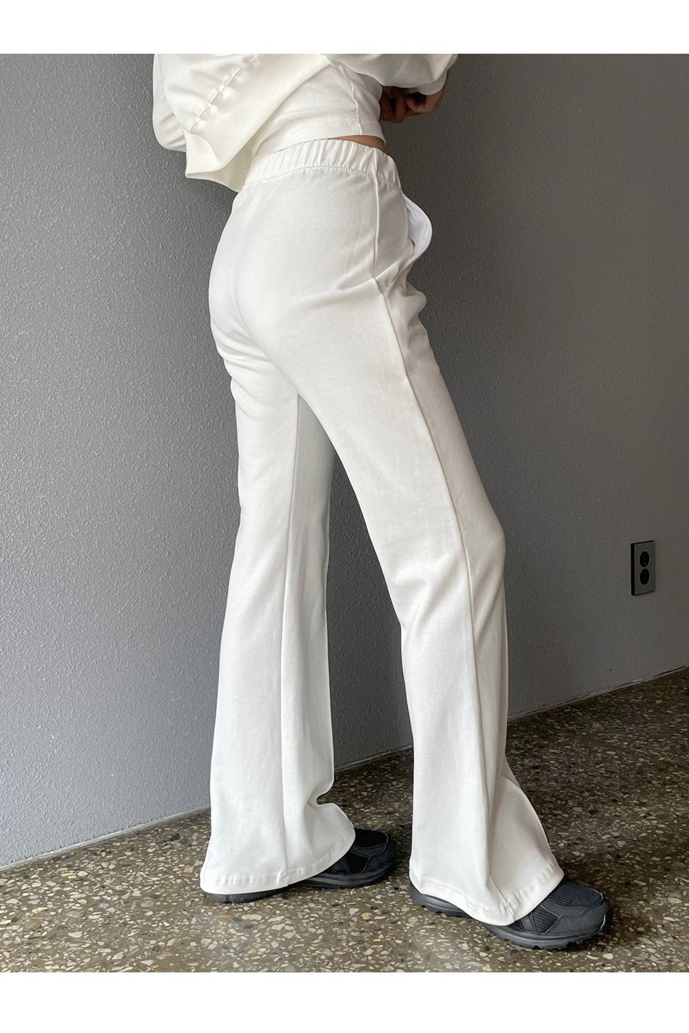 韓國 muahmuah 刺繡LOGO 線條修身棉質小喇叭褲  (現貨+預購)