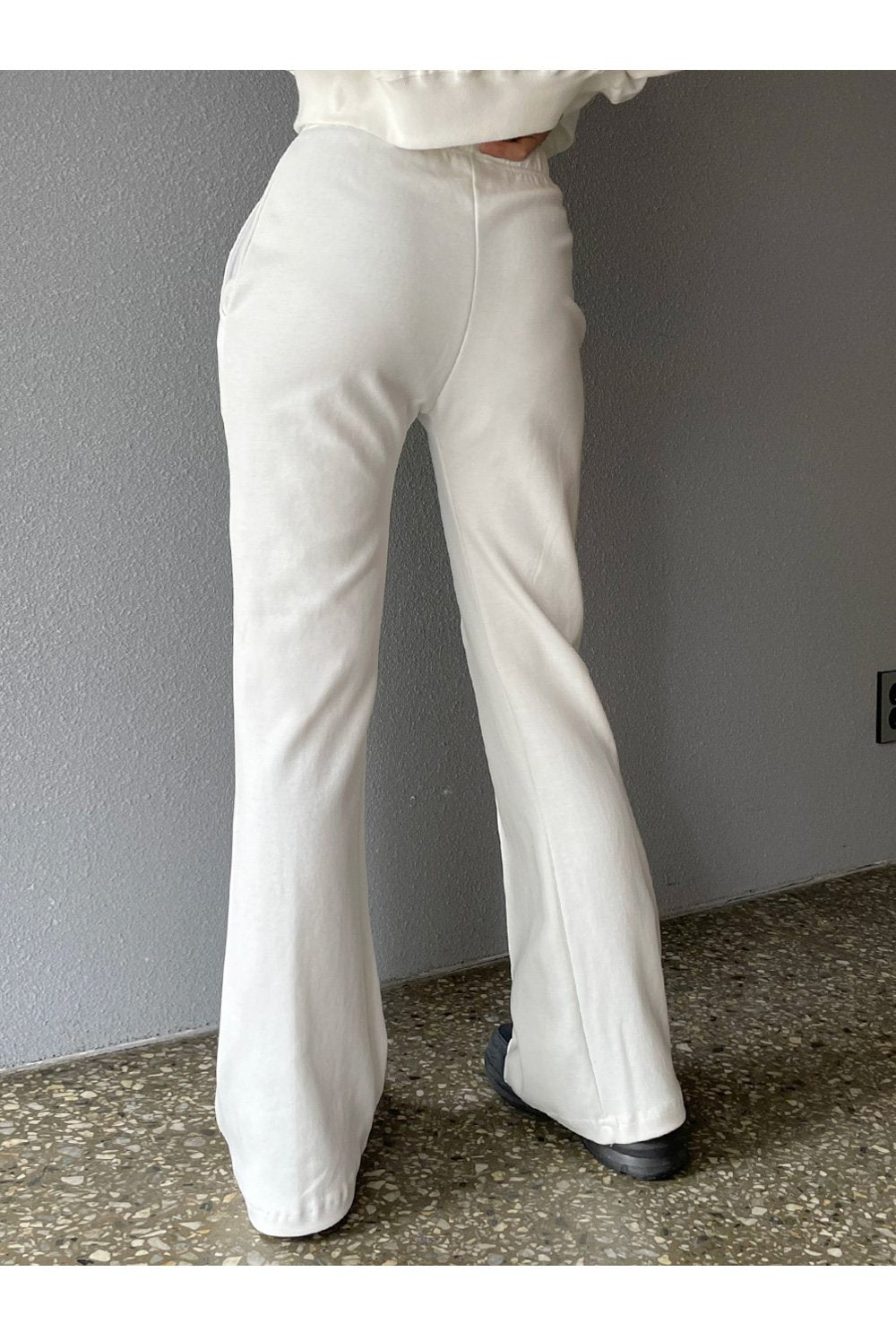 韓國 muahmuah 刺繡LOGO 線條修身棉質小喇叭褲  (現貨+預購)