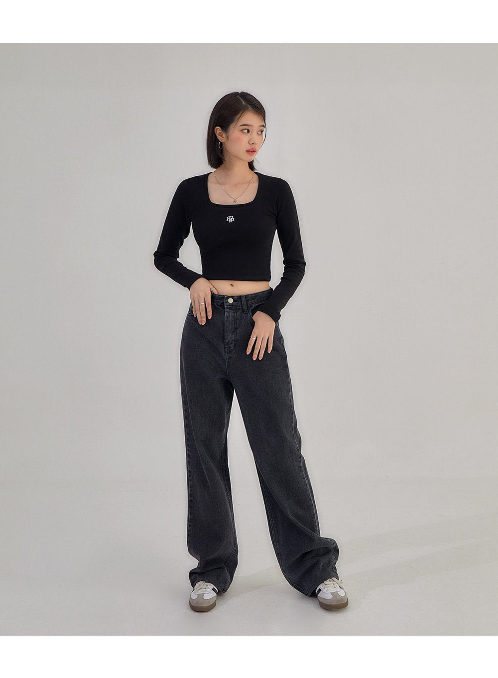 韓國 muahmuah (新品買一送一) 方形領子短身長袖子  (現貨)