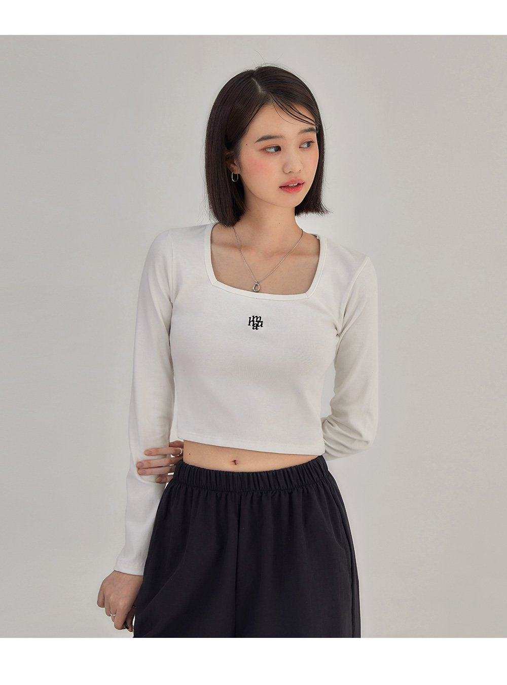 韓國 muahmuah (新品買一送一) 方形領子短身長袖子  (現貨)