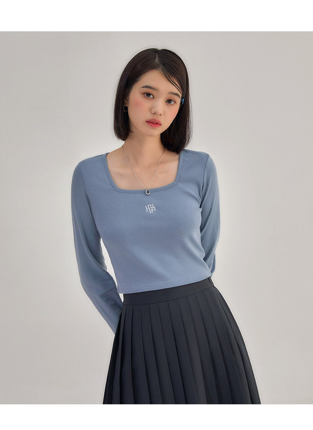 韓國 muahmuah (新品買一送一) 方形領子短身長袖子  (現貨)