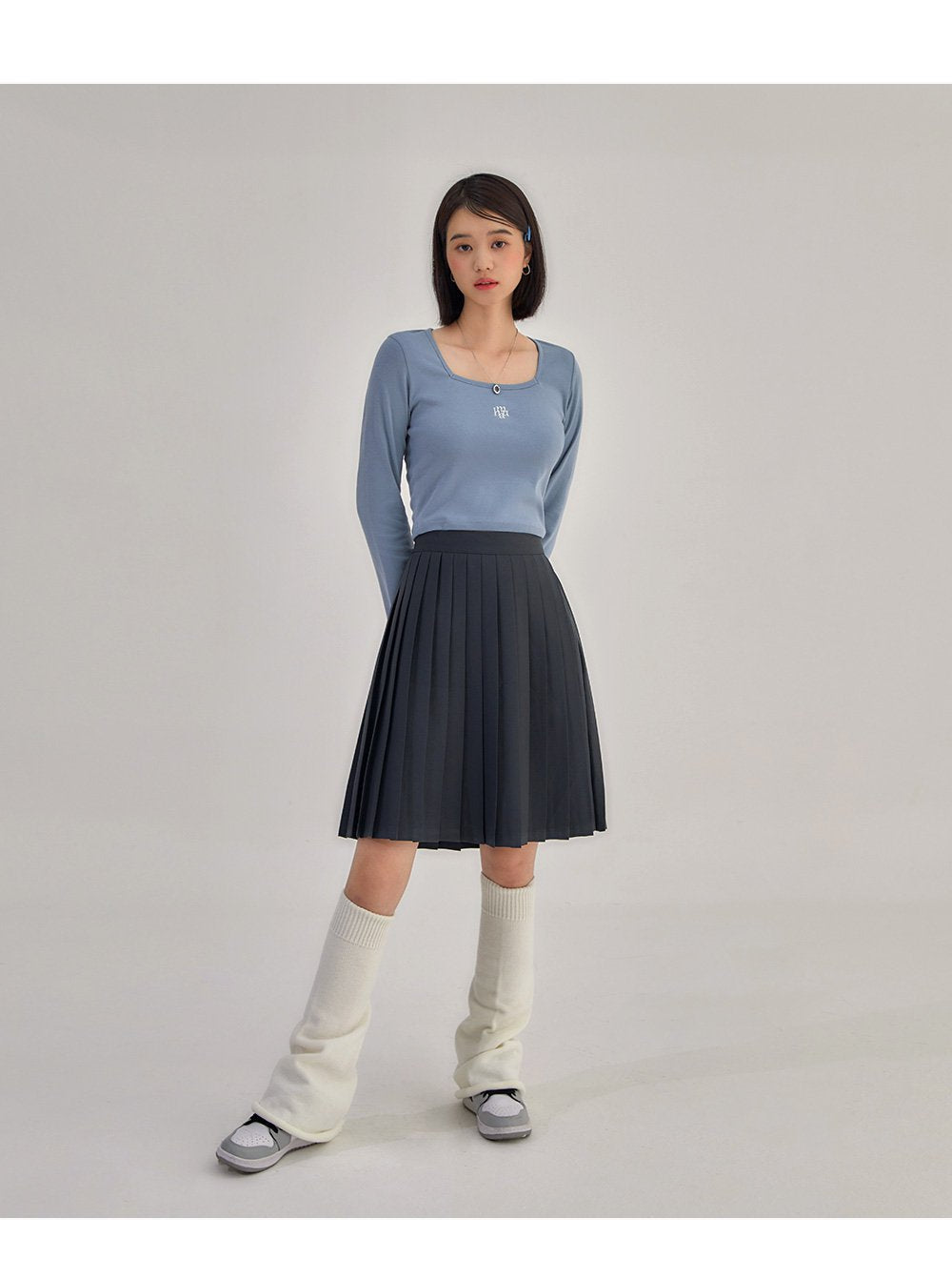 韓國 muahmuah (新品買一送一) 方形領子短身長袖子  (現貨)