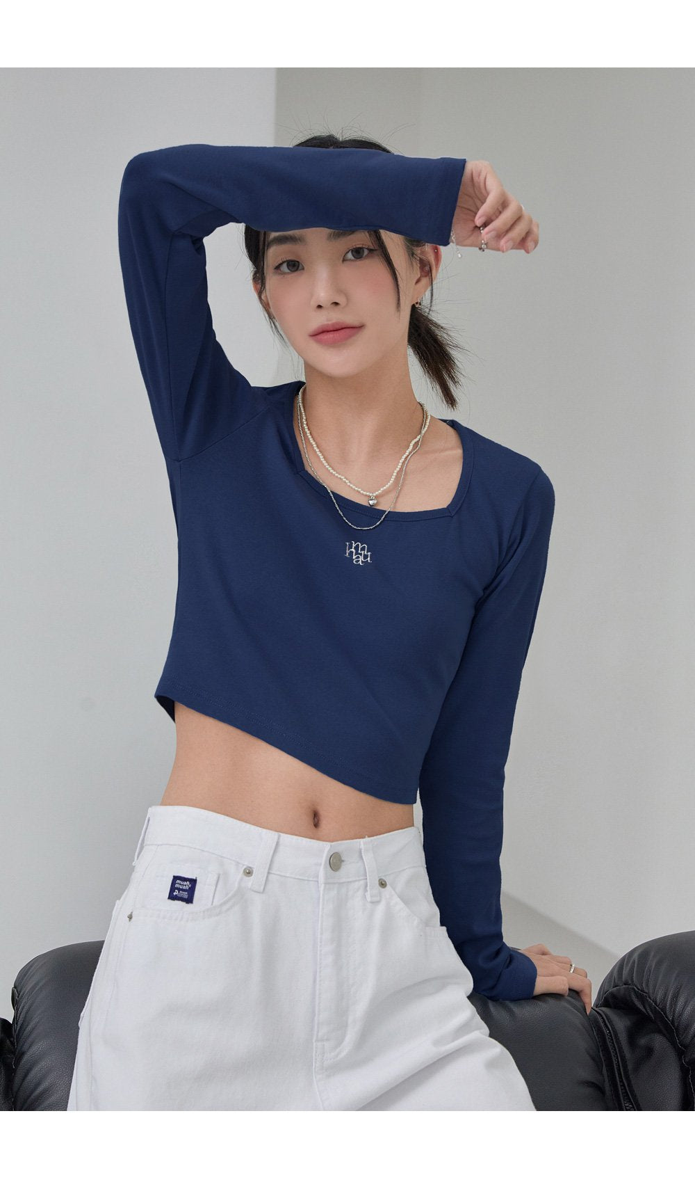 韓國 muahmuah (新品買一送一) 方形領子短身長袖子  (現貨)