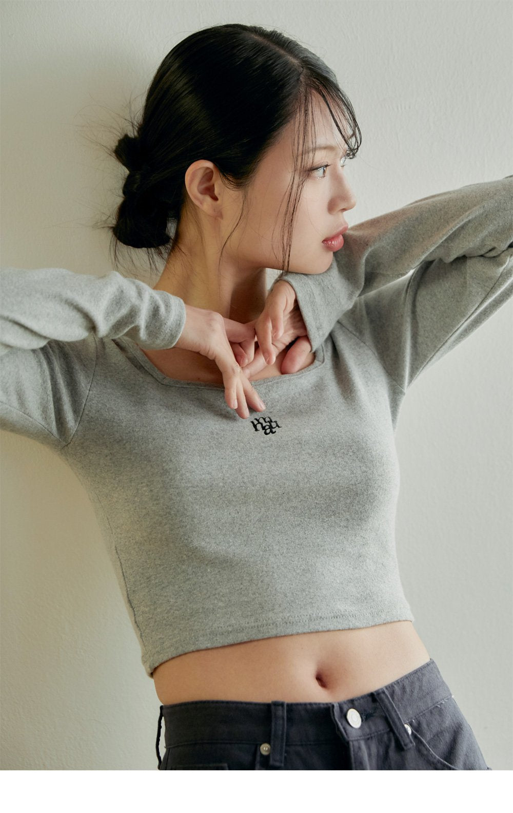 💖韓國暢銷品牌MUAHMUAH 經典款短版百搭棉質精緻刺繡品牌薄長袖T恤(5色)