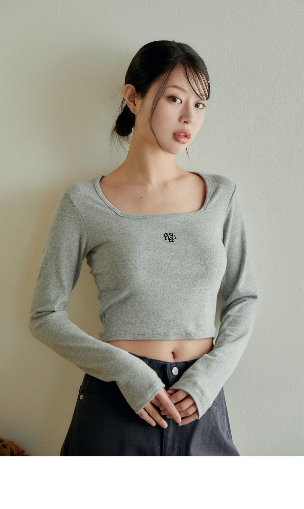 韓國 muahmuah (新品買一送一) 方形領子短身長袖子  (現貨)