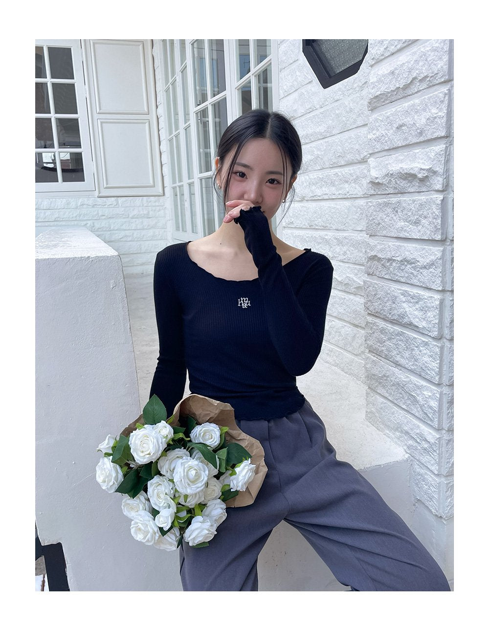 韓國 muahmuah 刺繡LOGO  修身露臍 荷葉邊U領薄長袖T恤  (現貨+預購)