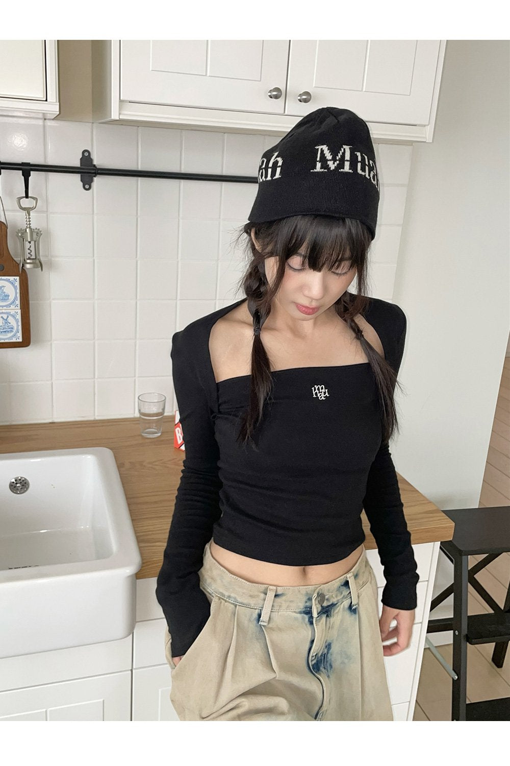 韓國 muahmuah 刺繡LOGO削肩設計短版 長袖T恤  (現貨+預購)